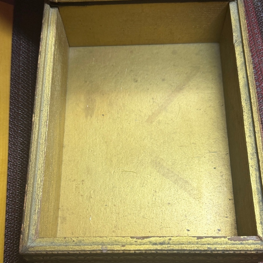 Vintage Floral Candy/jewelry box - Picture 12 of 14
